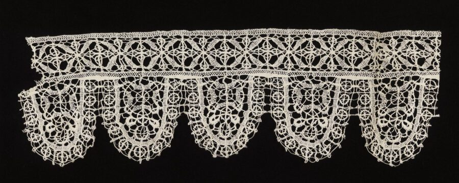 Flemish, Lace Fragment, early 17th century, linen, Cooper Hewitt Design Museum, New York City, inv. no. 1971-50-347